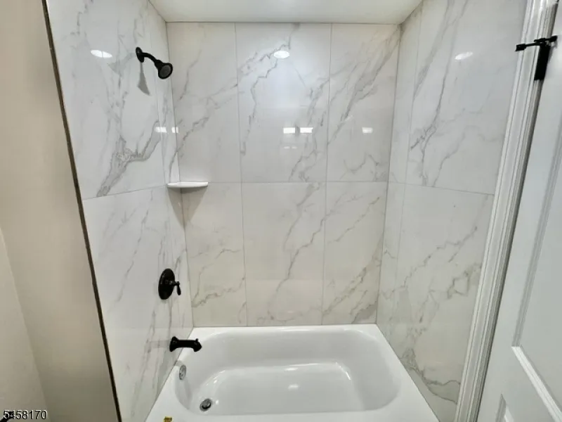 16 Charlotte St Sayreville, NJ 08872