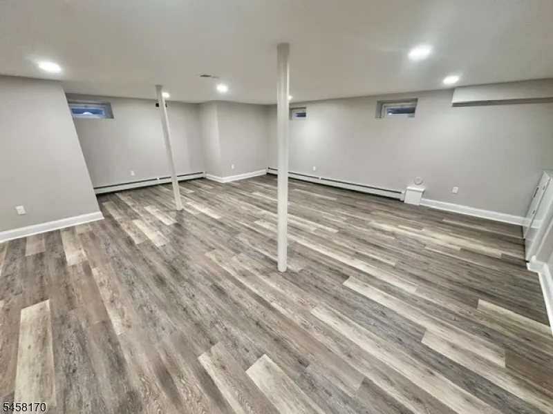 16 Charlotte St Sayreville, NJ 08872