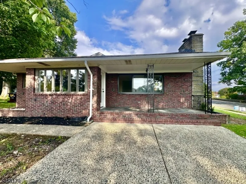 16 Charlotte St Sayreville, NJ 08872