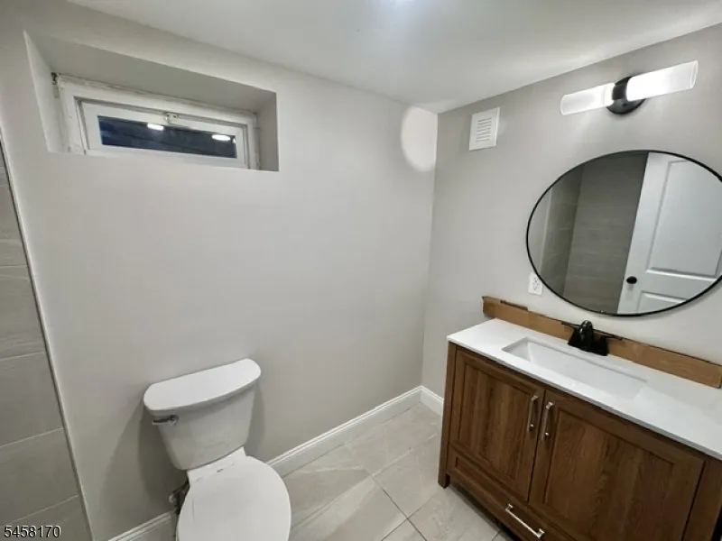16 Charlotte St Sayreville, NJ 08872