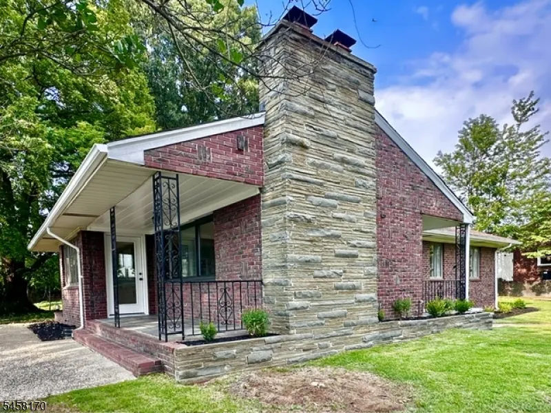 16 Charlotte St Sayreville, NJ 08872