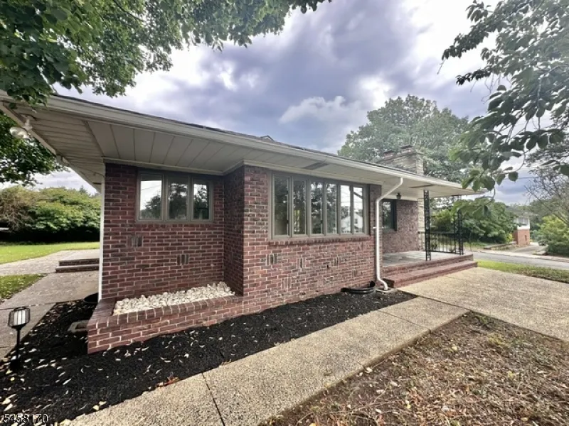 16 Charlotte St Sayreville, NJ 08872