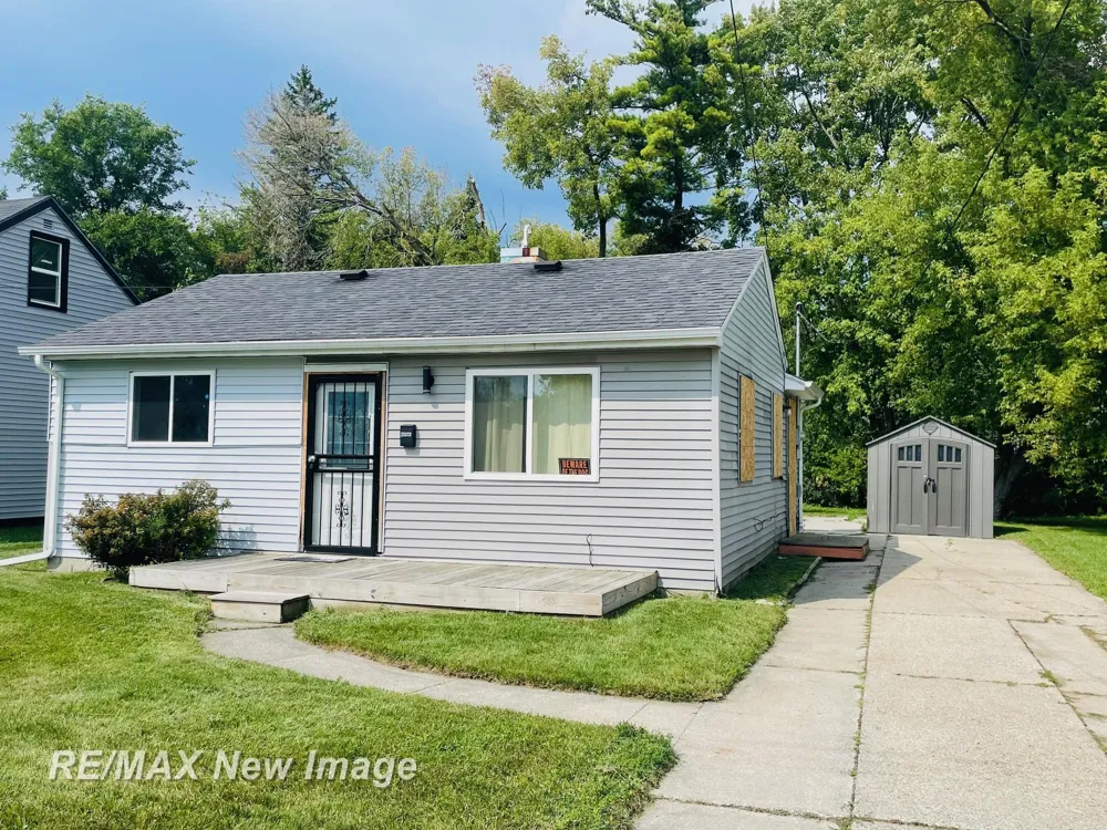 2323 Hartsuff Street Saginaw City, MI 48601