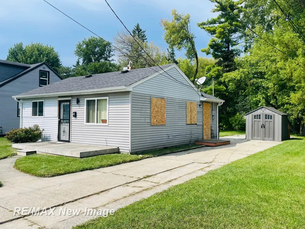 2323 Hartsuff Street Saginaw City, MI 48601