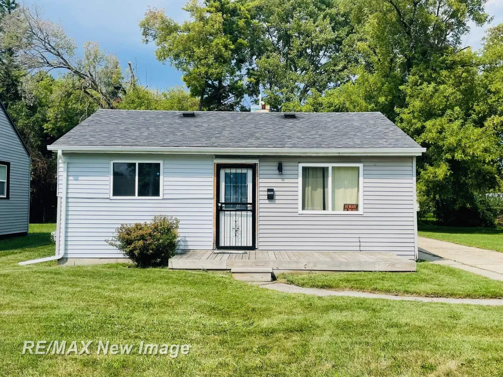 2323 Hartsuff Street Saginaw City, MI 48601