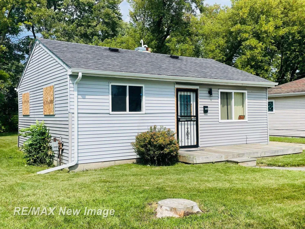 2323 Hartsuff Street Saginaw City, MI 48601