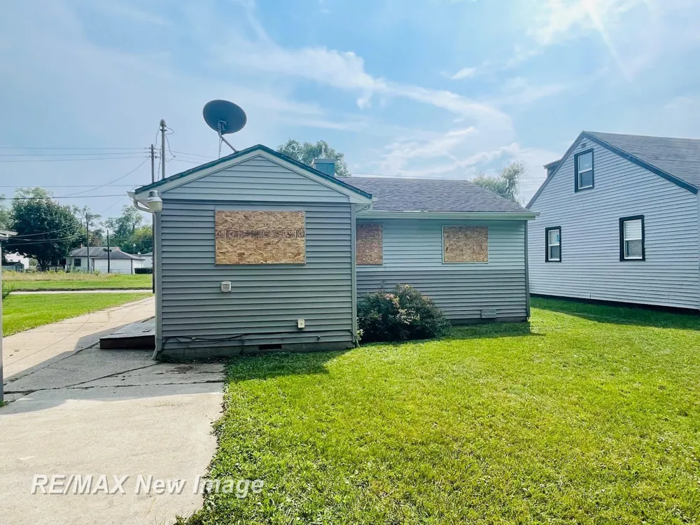 2323 Hartsuff Street Saginaw City, MI 48601