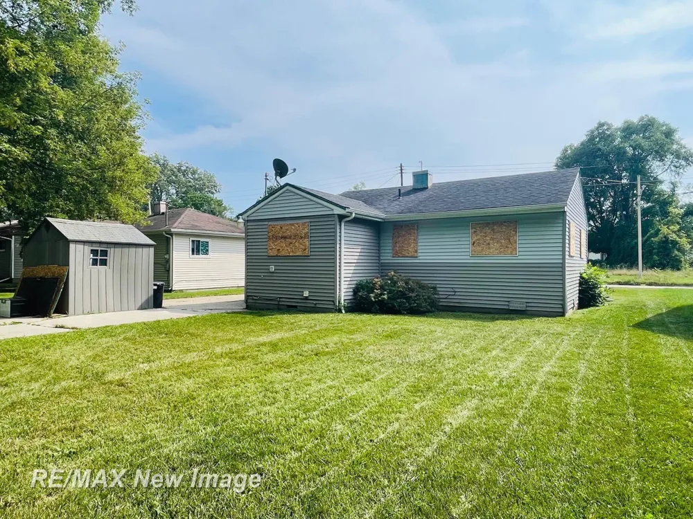 2323 Hartsuff Street Saginaw City, MI 48601