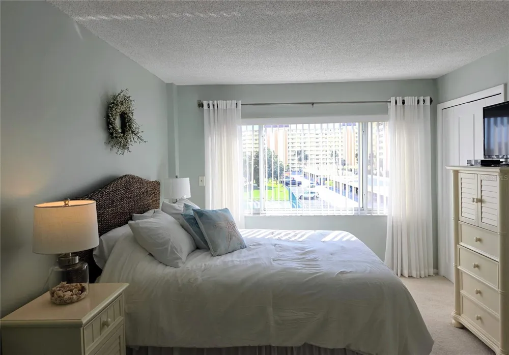 4650 COVE CIRCLE #409 St Petersburg, FL 33708