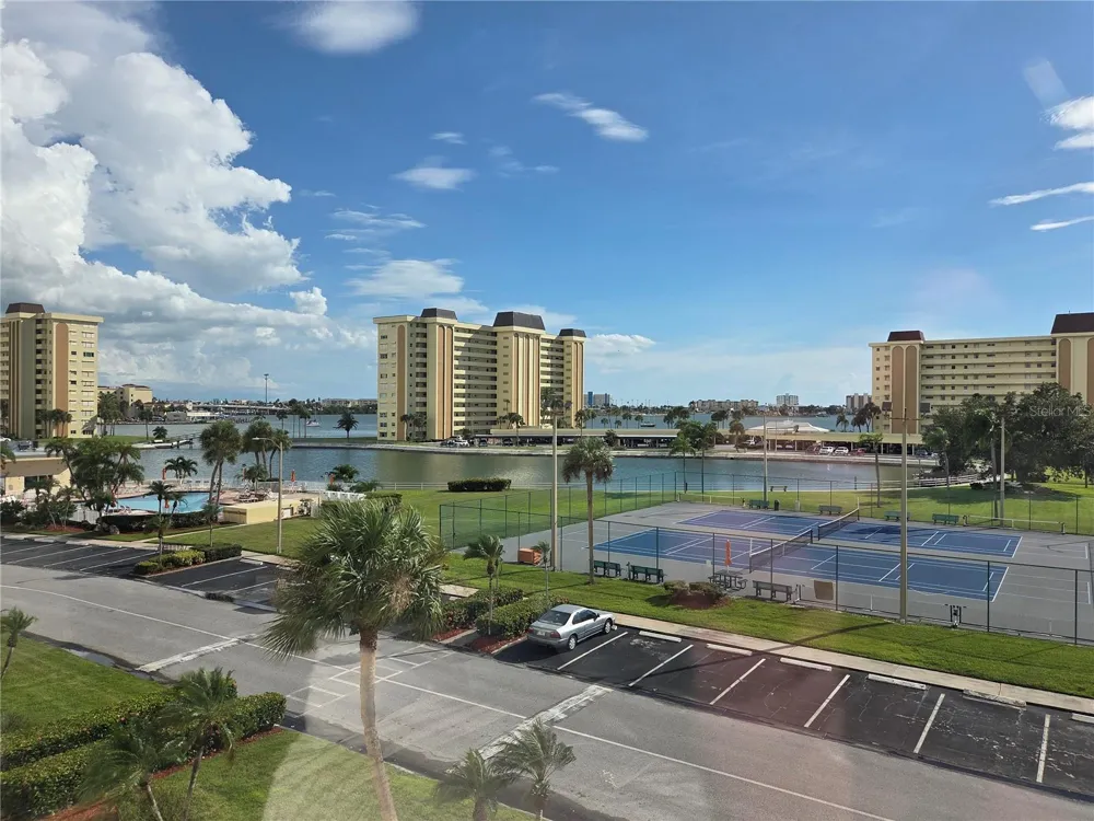 4650 COVE CIRCLE #409 St Petersburg, FL 33708