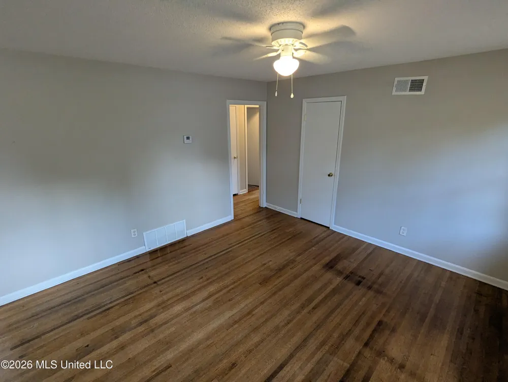 1435 Vicksburg Drive Southaven, MS 38671