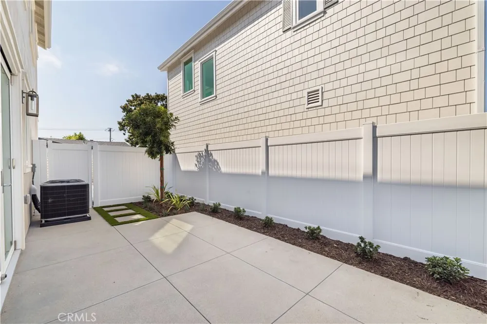 316 22nd Street Costa Mesa, CA 92627