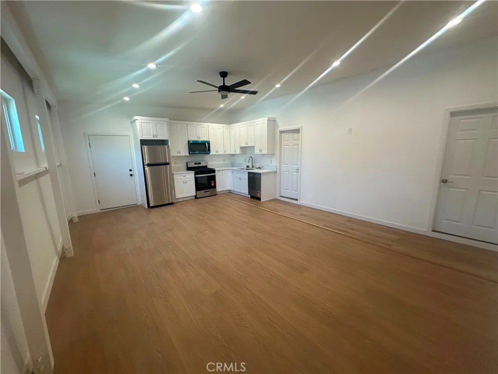 2529 W 73rd Los Angeles, CA 90043