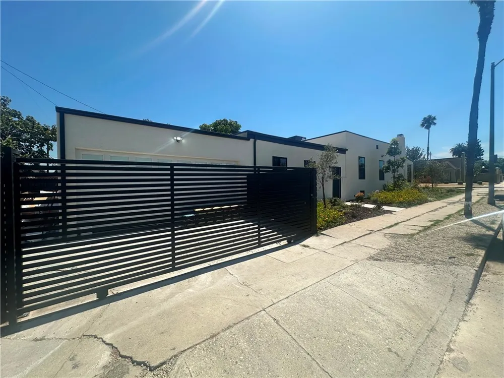 2529 W 73rd Los Angeles, CA 90043