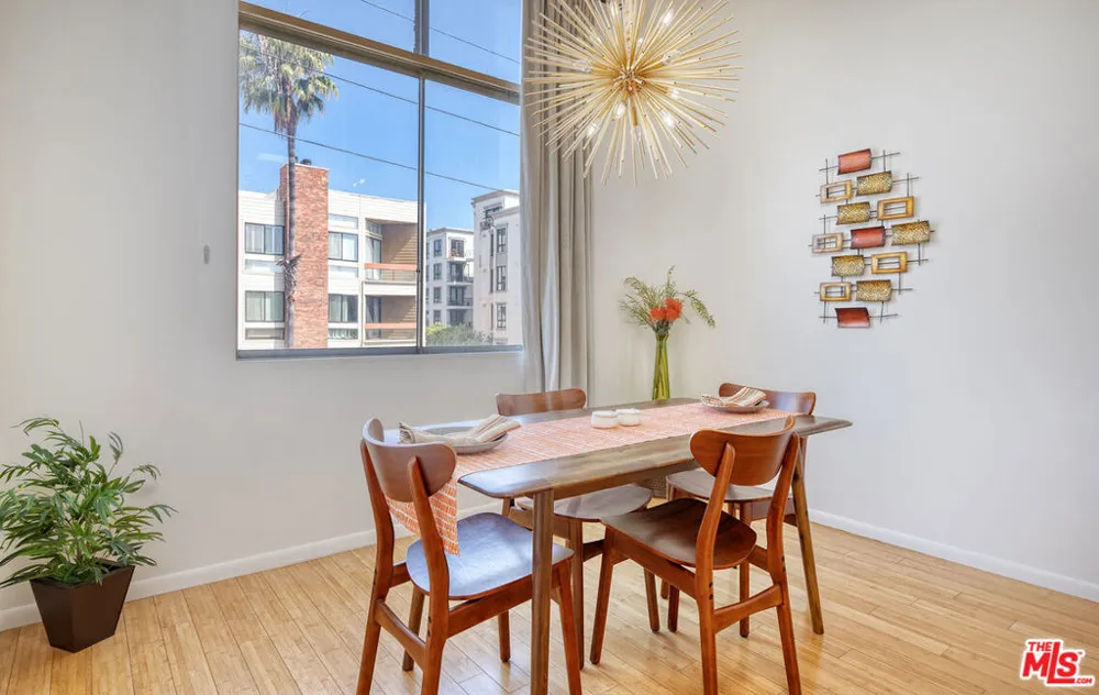 11970 Montana Avenue #308 Los Angeles, CA 90049