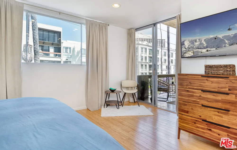 11970 Montana Avenue #308 Los Angeles, CA 90049