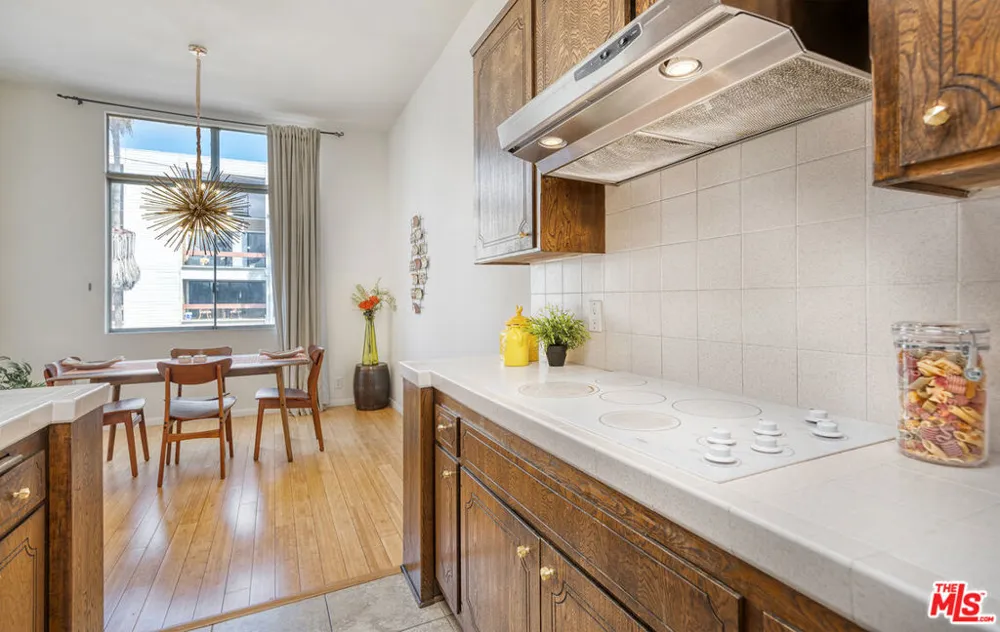 11970 Montana Avenue #308 Los Angeles, CA 90049