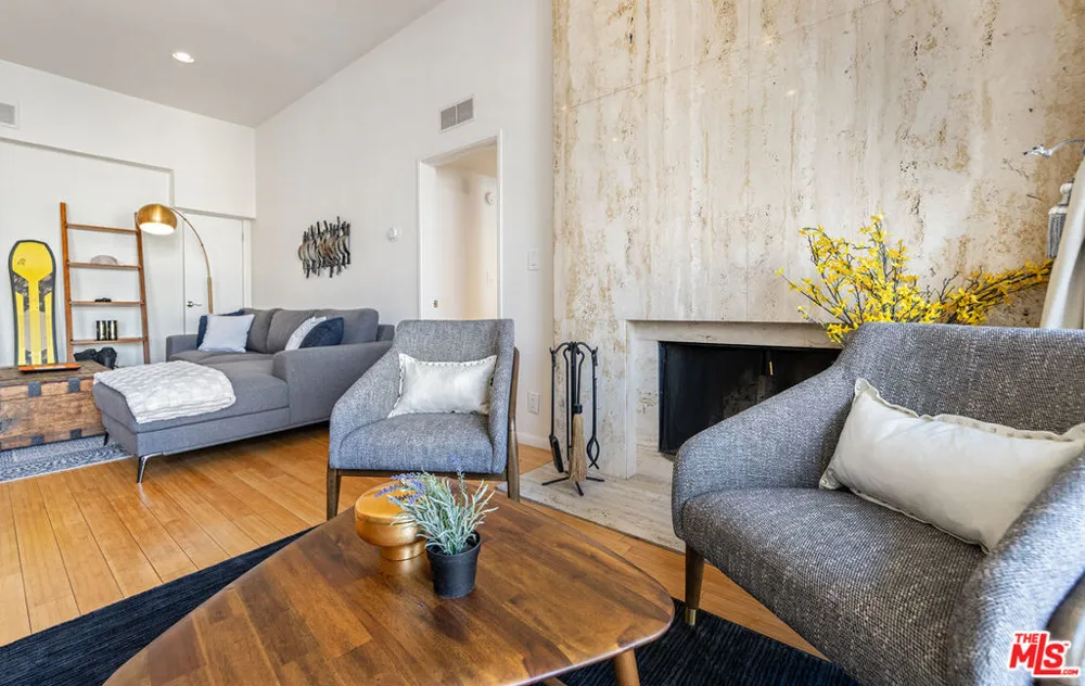 11970 Montana Avenue #308 Los Angeles, CA 90049
