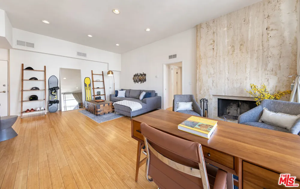 11970 Montana Avenue #308 Los Angeles, CA 90049