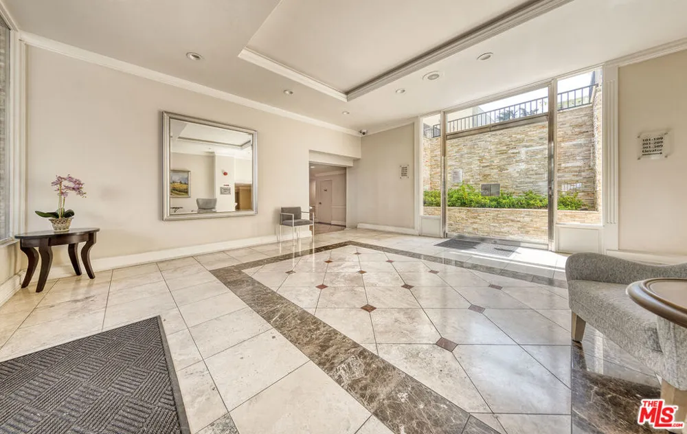 11970 Montana Avenue #308 Los Angeles, CA 90049