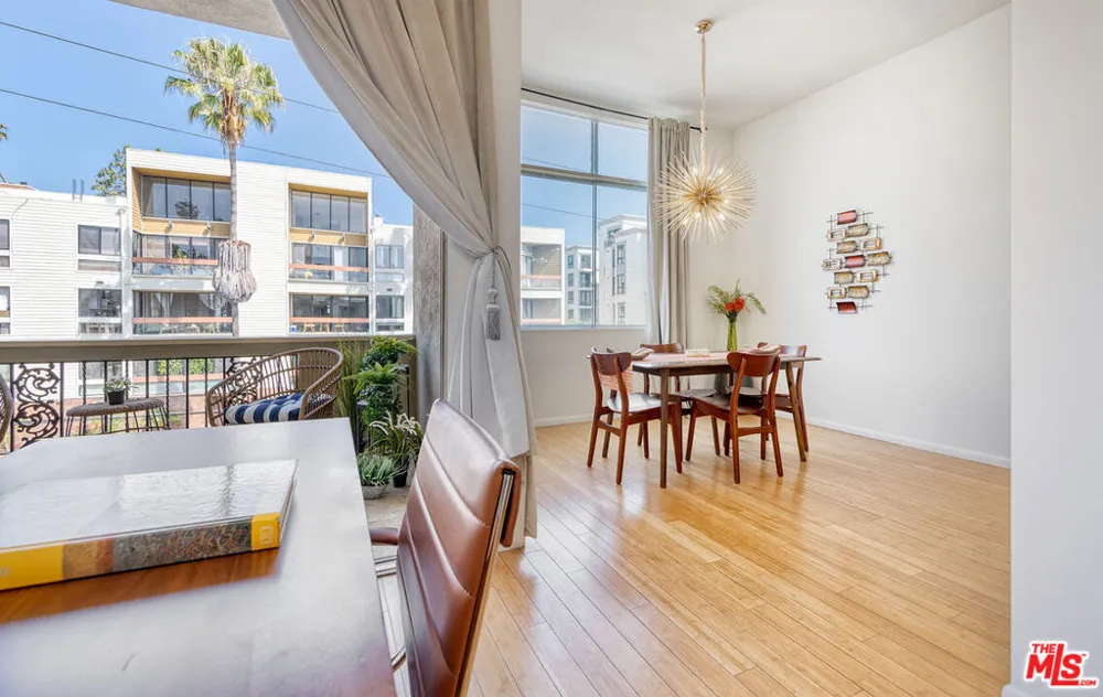 11970 Montana Avenue #308 Los Angeles, CA 90049