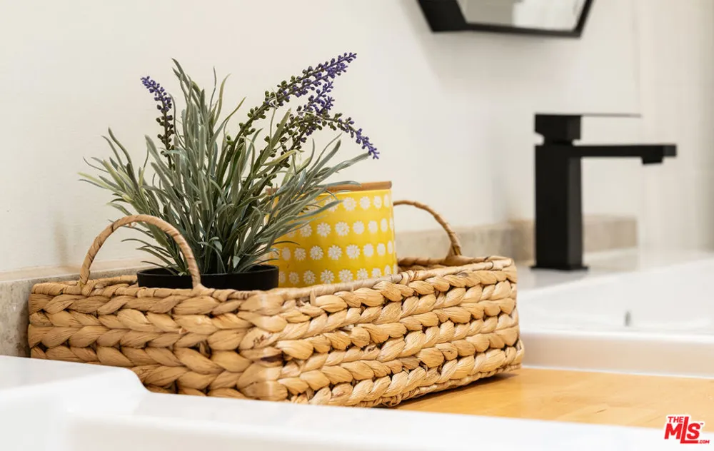 11970 Montana Avenue #308 Los Angeles, CA 90049