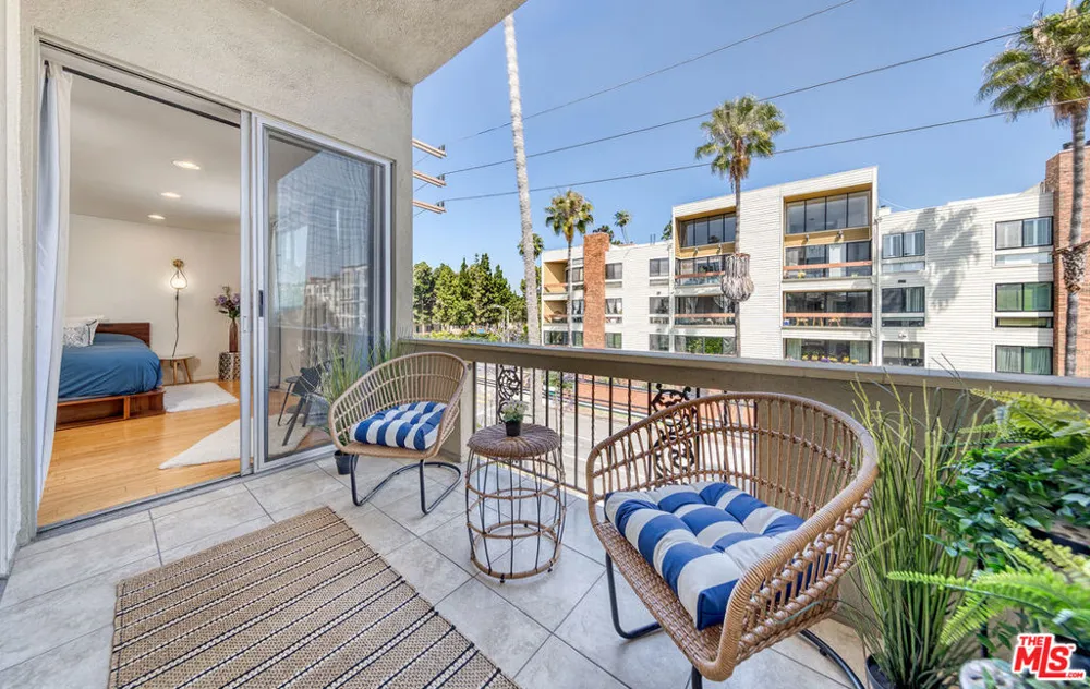 11970 Montana Avenue #308 Los Angeles, CA 90049