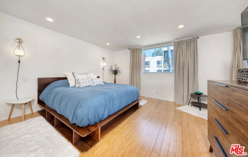 11970 Montana Avenue #308 Los Angeles, CA 90049