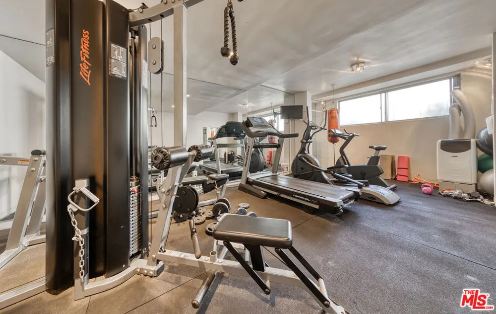 11970 Montana Avenue #308 Los Angeles, CA 90049