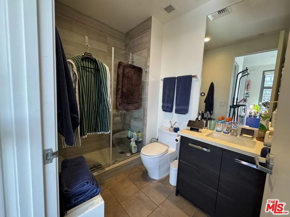 801 S Grand Avenue #1507 Los Angeles, CA 90017