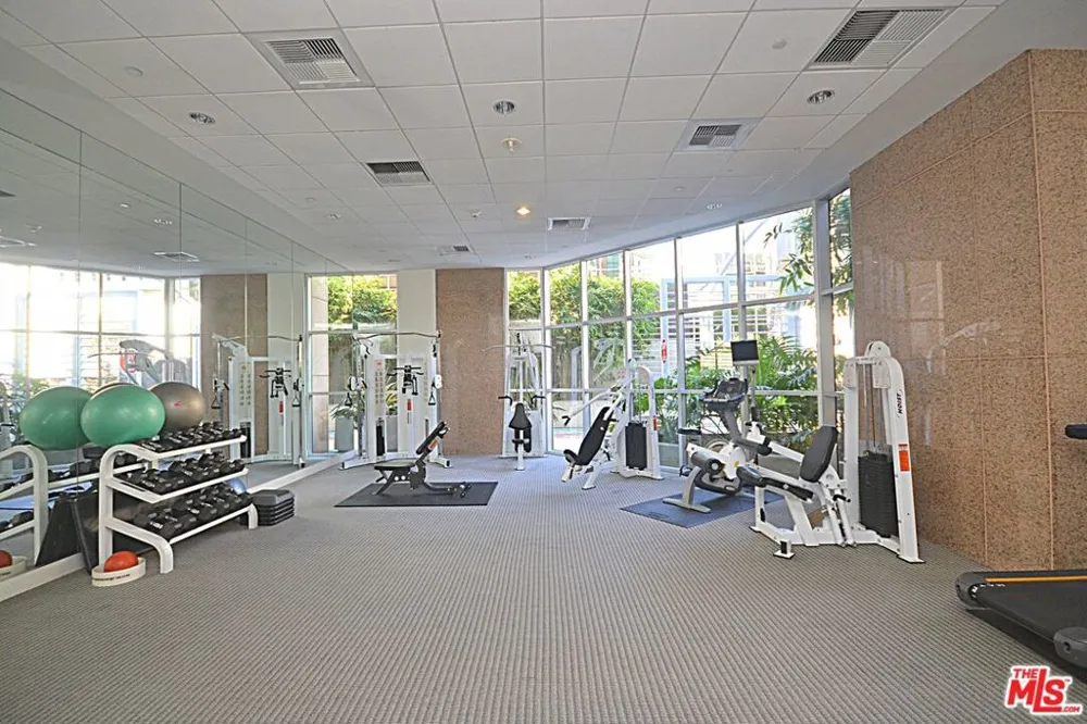 801 S Grand Avenue #1507 Los Angeles, CA 90017