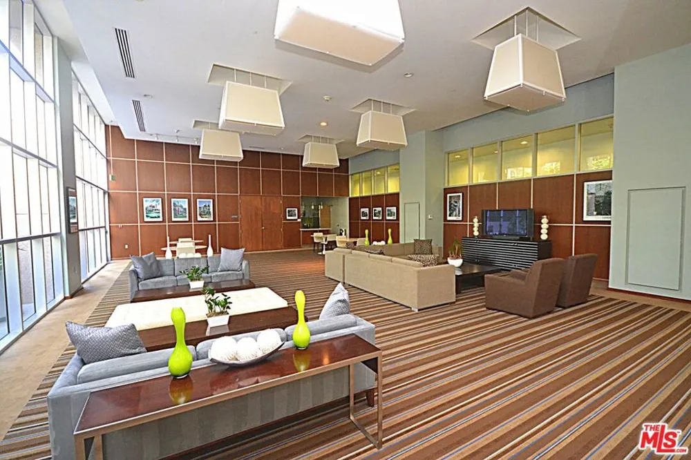 801 S Grand Avenue #1507 Los Angeles, CA 90017