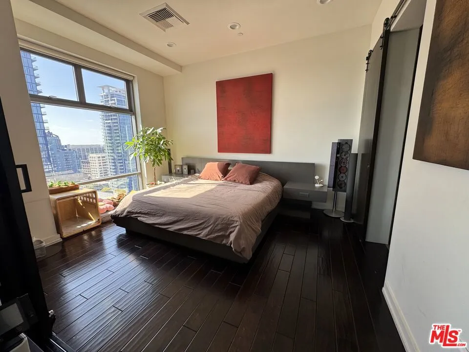 801 S Grand Avenue #1507 Los Angeles, CA 90017