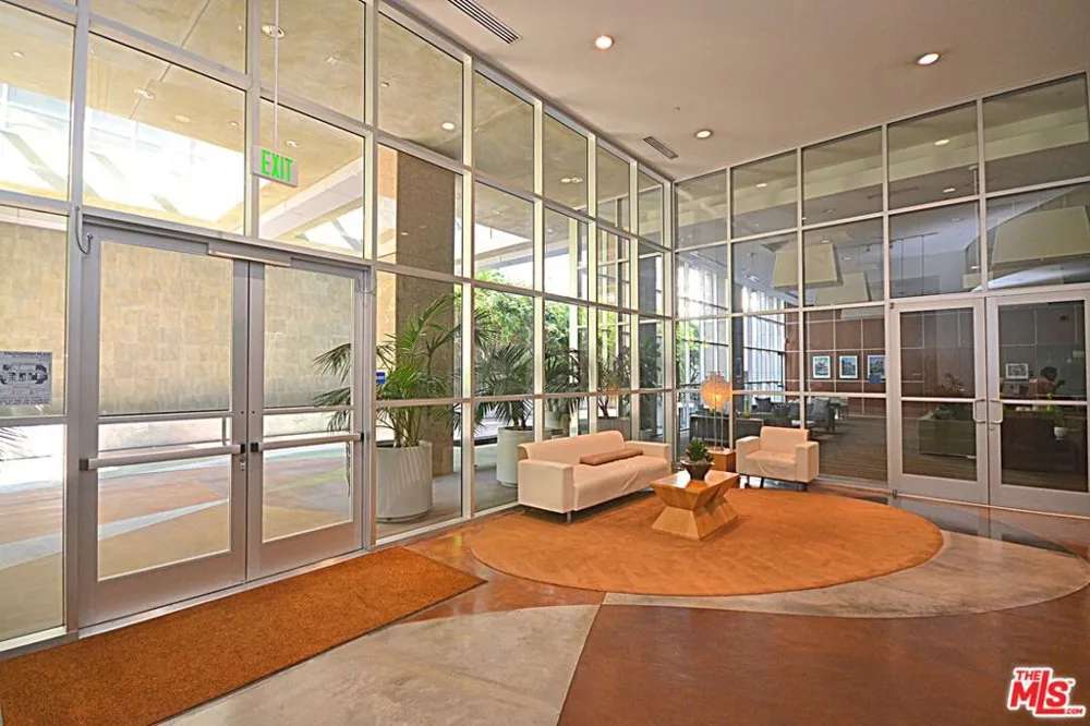 801 S Grand Avenue #1507 Los Angeles, CA 90017