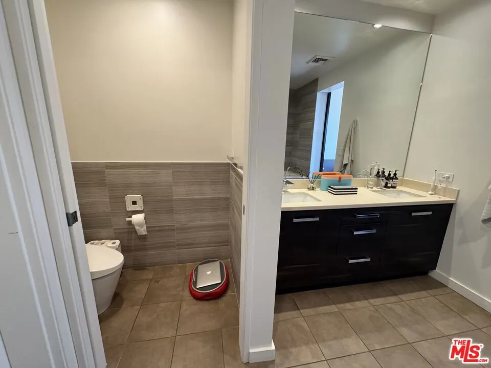 801 S Grand Avenue #1507 Los Angeles, CA 90017