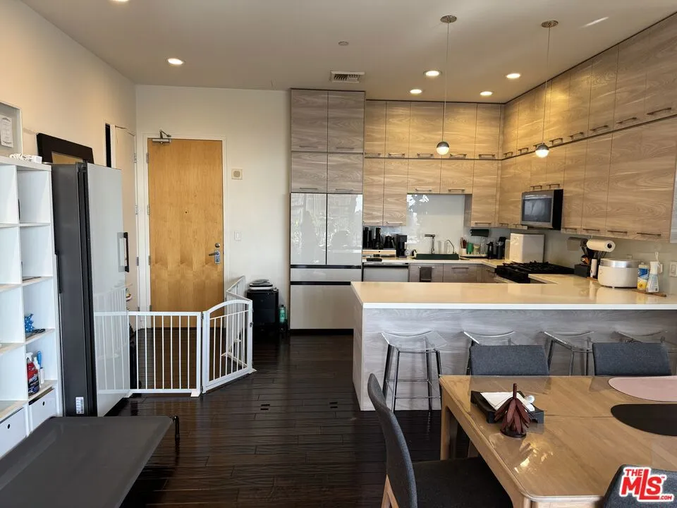 801 S Grand Avenue #1507 Los Angeles, CA 90017
