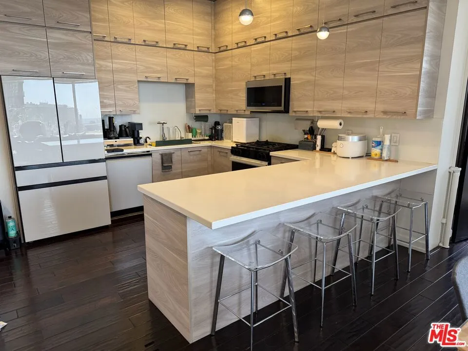 801 S Grand Avenue #1507 Los Angeles, CA 90017