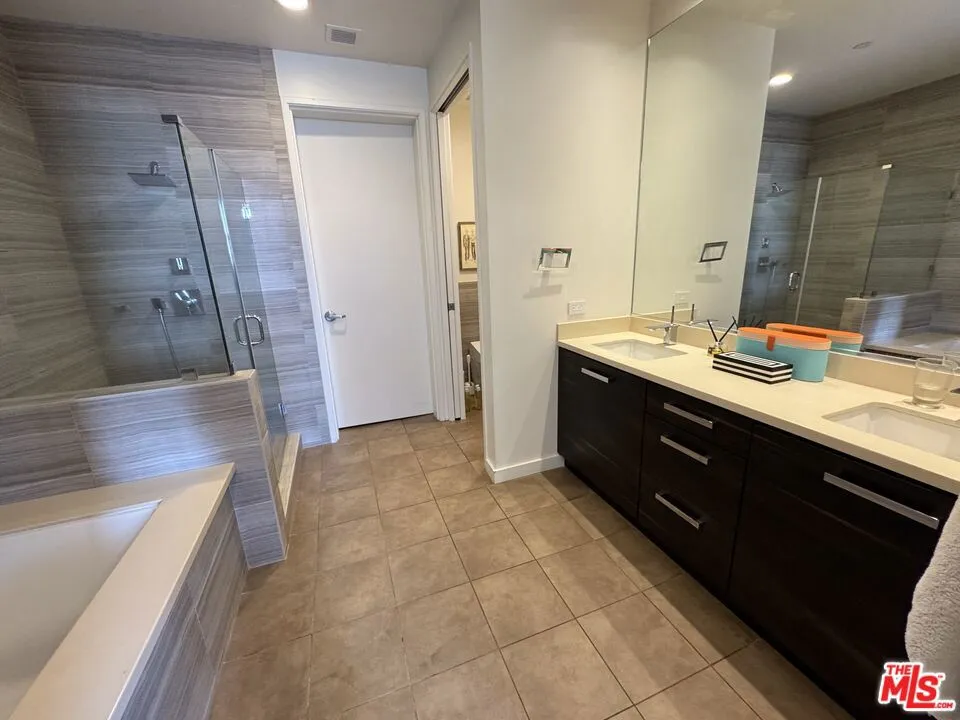801 S Grand Avenue #1507 Los Angeles, CA 90017