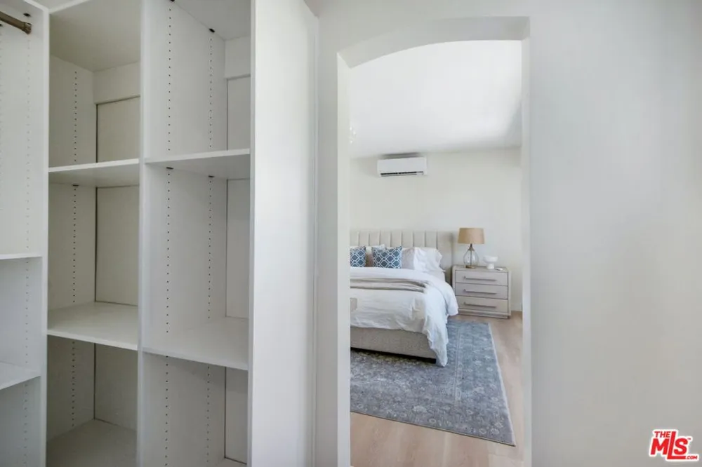 4248 Mcclung Drive Los Angeles, CA 90008