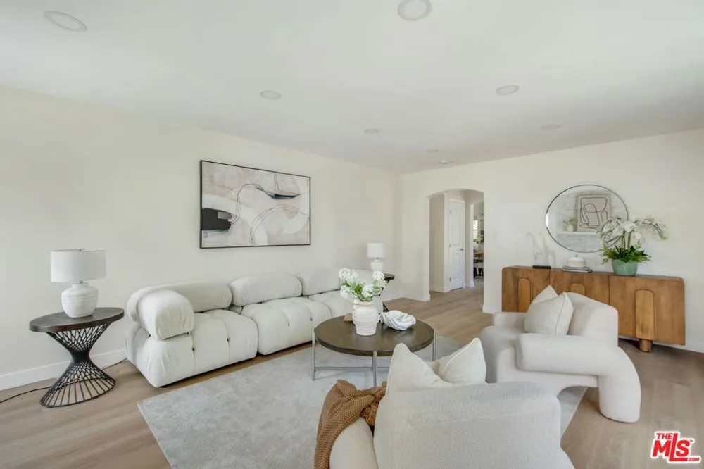 4248 Mcclung Drive Los Angeles, CA 90008