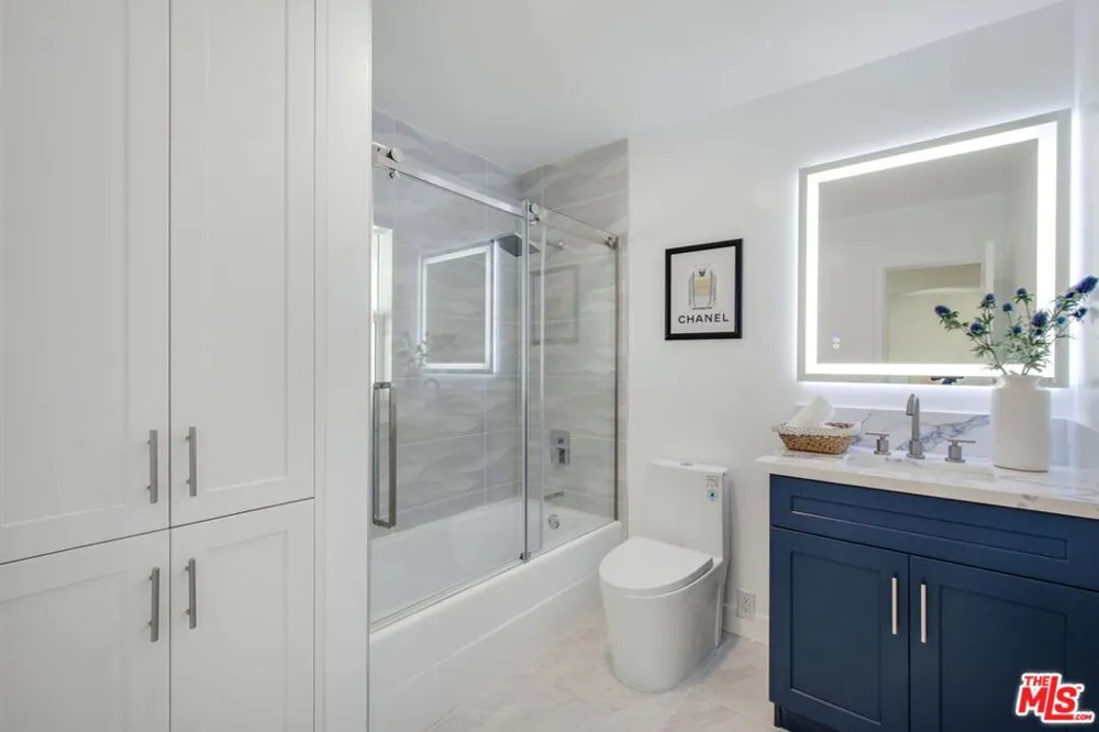 4248 Mcclung Drive Los Angeles, CA 90008