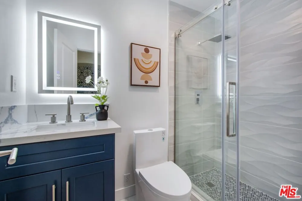 4248 Mcclung Drive Los Angeles, CA 90008