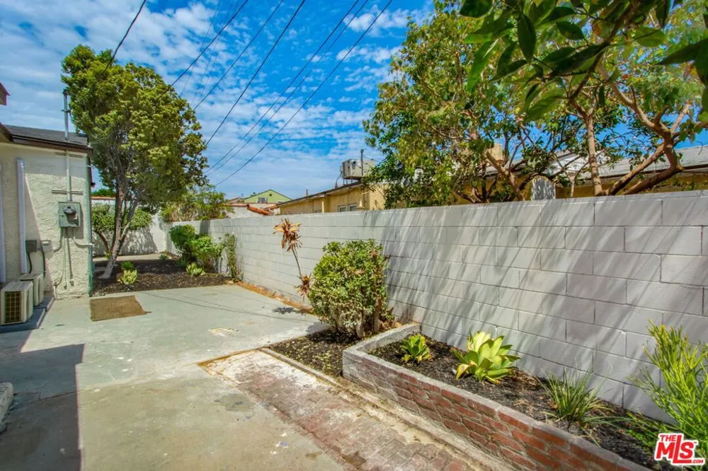 4248 Mcclung Drive Los Angeles, CA 90008