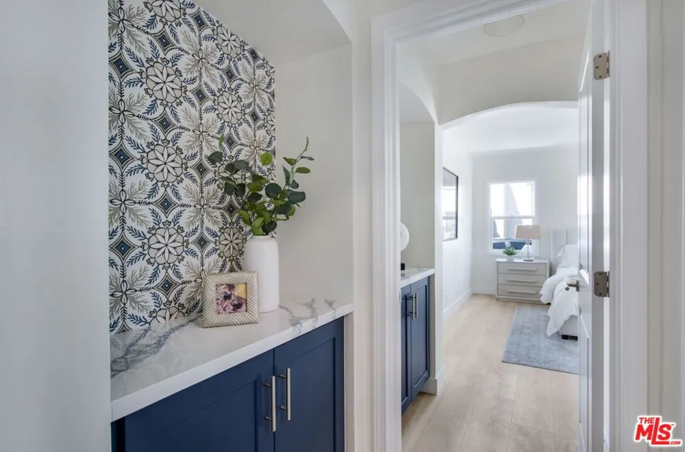 4248 Mcclung Drive Los Angeles, CA 90008