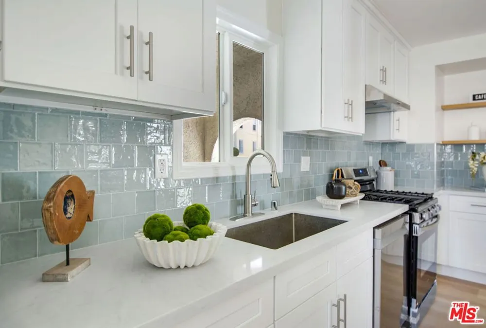 4248 Mcclung Drive Los Angeles, CA 90008
