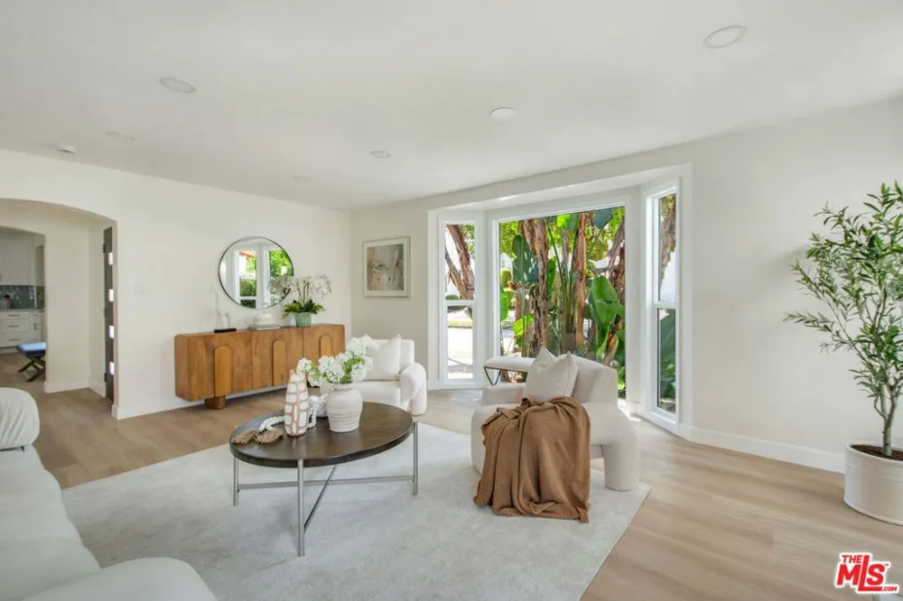4248 Mcclung Drive Los Angeles, CA 90008