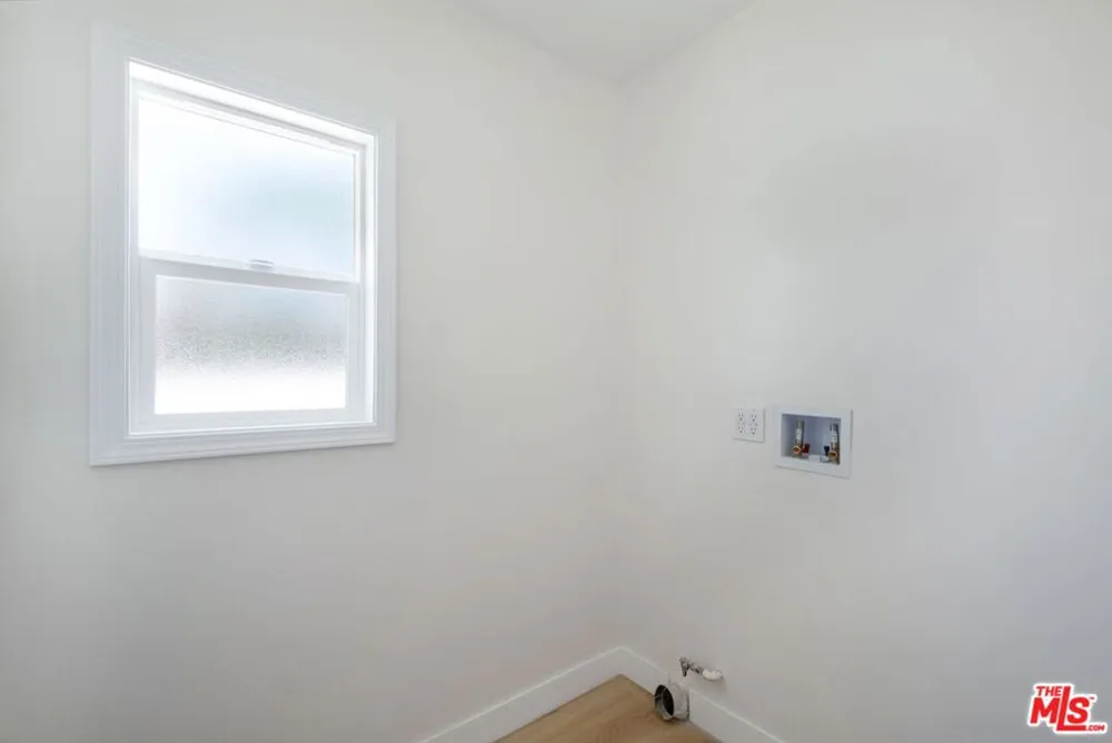 4248 Mcclung Drive Los Angeles, CA 90008