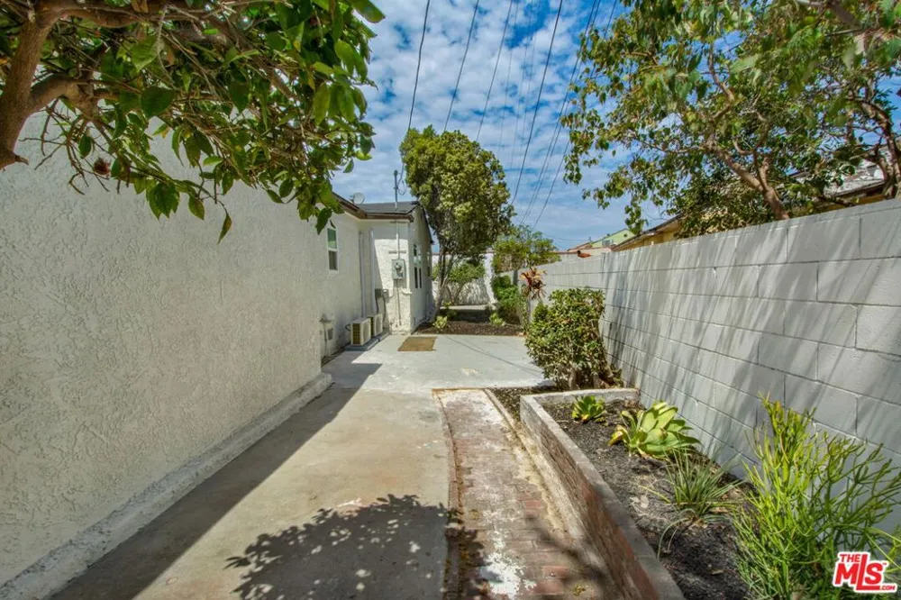 4248 Mcclung Drive Los Angeles, CA 90008