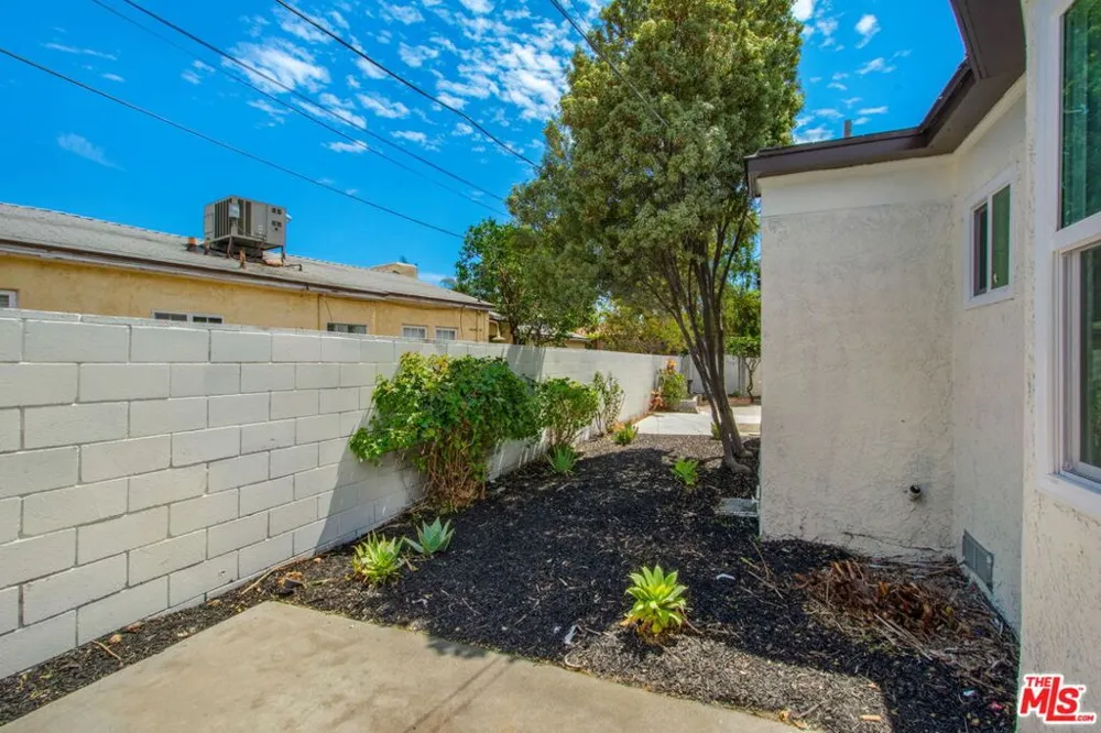 4248 Mcclung Drive Los Angeles, CA 90008