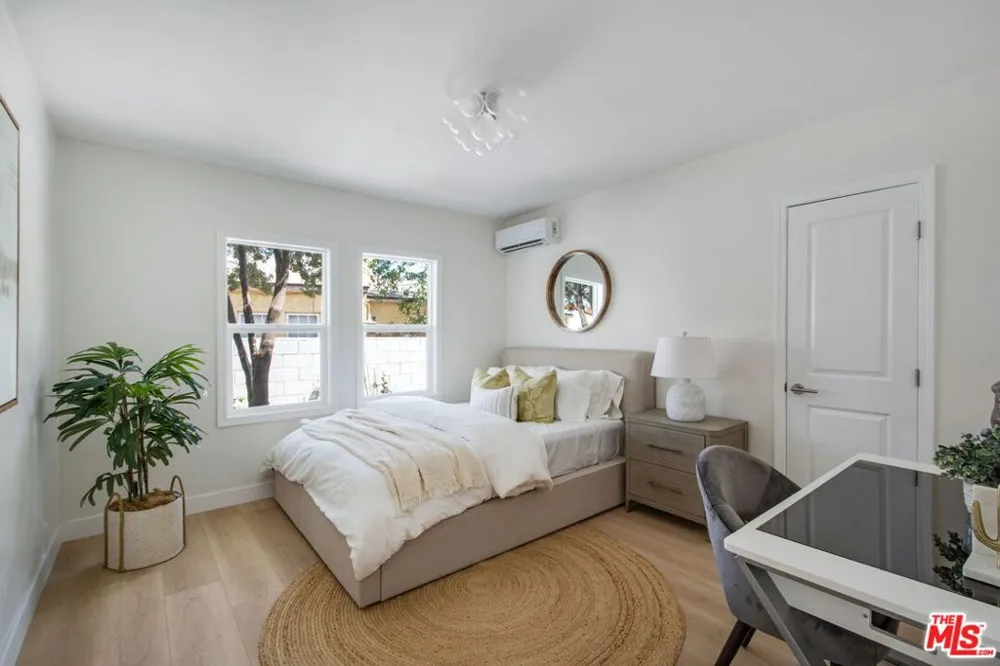4248 Mcclung Drive Los Angeles, CA 90008